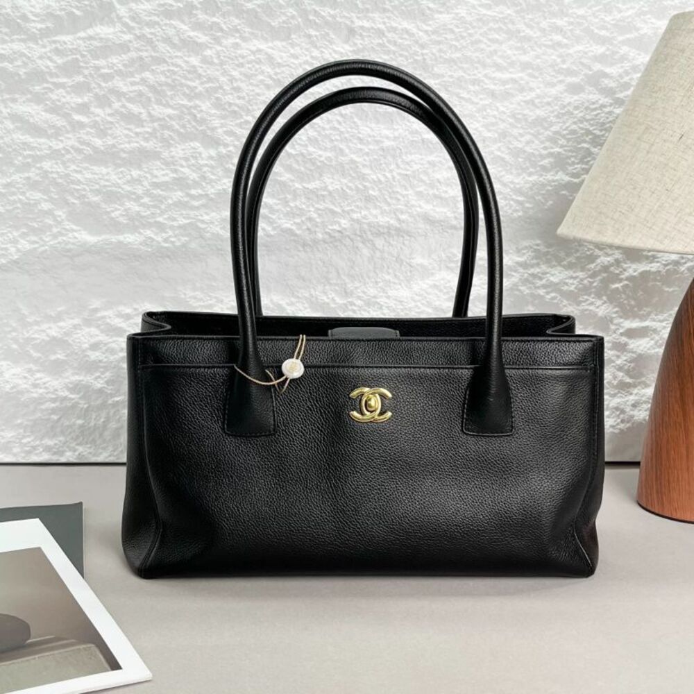Chanel Women Pre-Loved Bag Very Good Condition